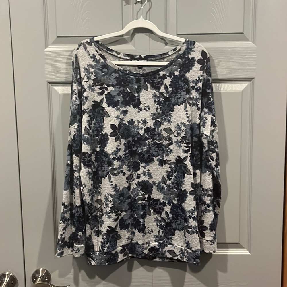 Womens XL heathered-gray and blue floral lightweight sweater. Like new